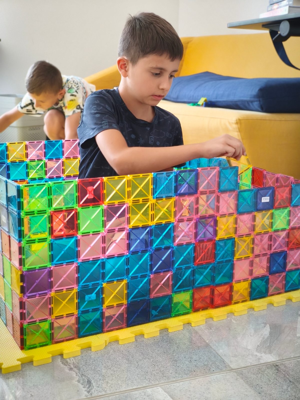 Конструиране с LEGO, магнити и 71 превозни средства
