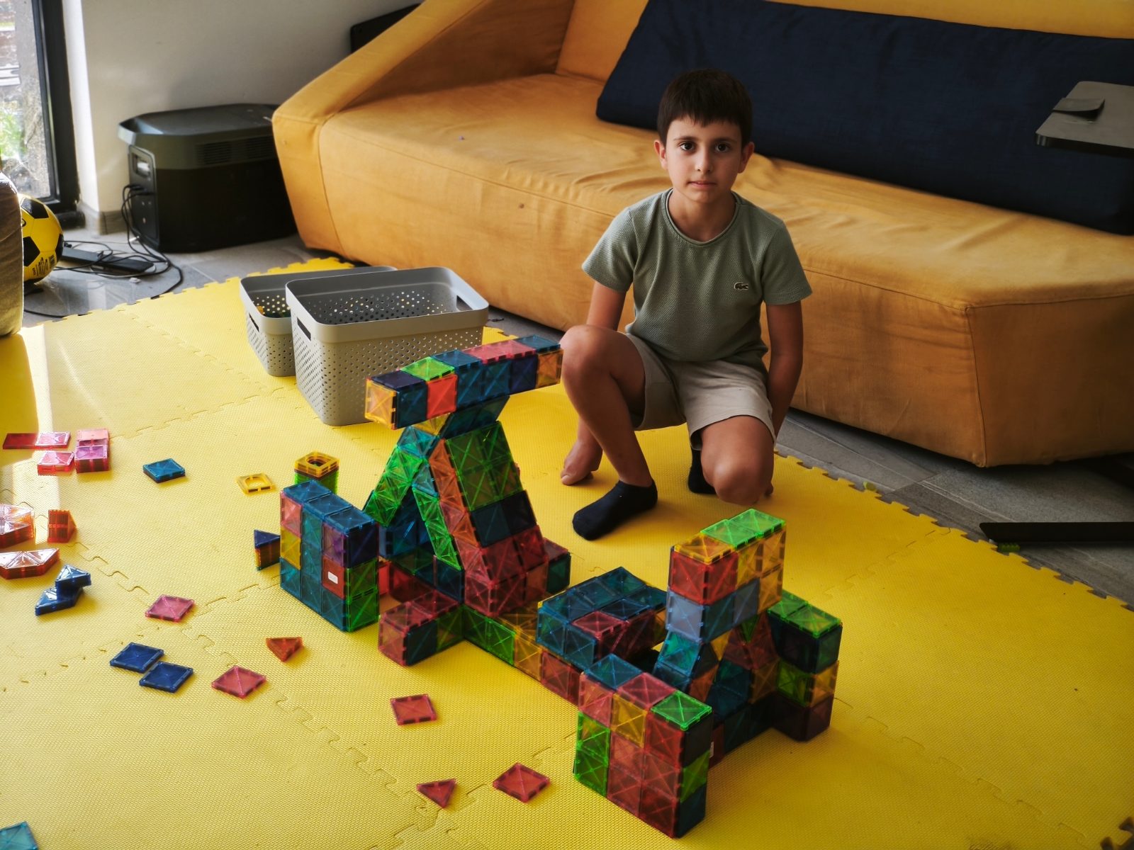 Конструиране с LEGO, магнити и 71 превозни средства